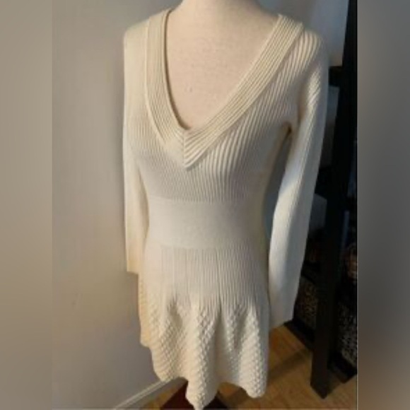 Moda International Ivory V-Neck Sweater - Picture 1 of 10